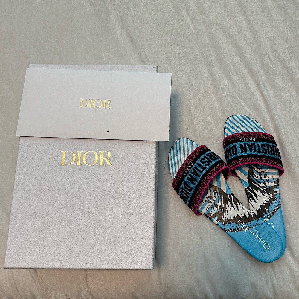 DWAY DIOR SANDALS SIZE 38.5